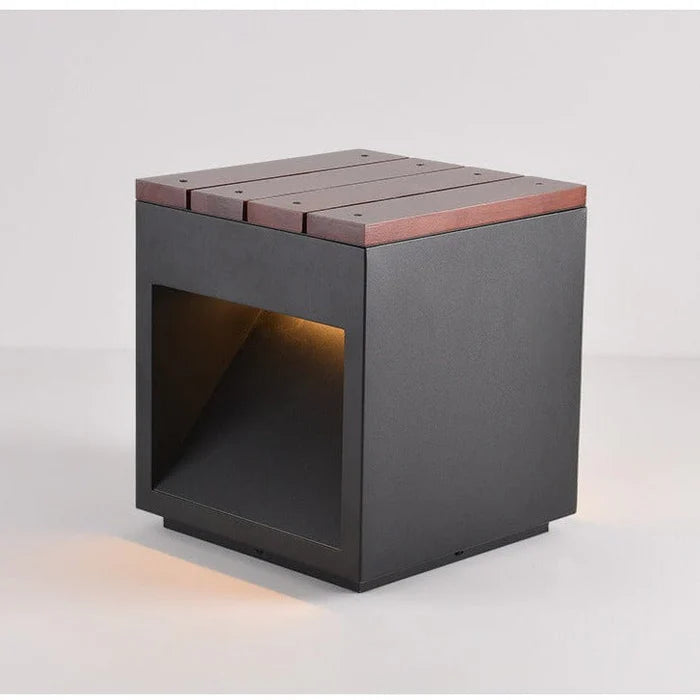 Cubed Spire Outdoor Light – Elegance and Versatility for Your Outdoor Spaces