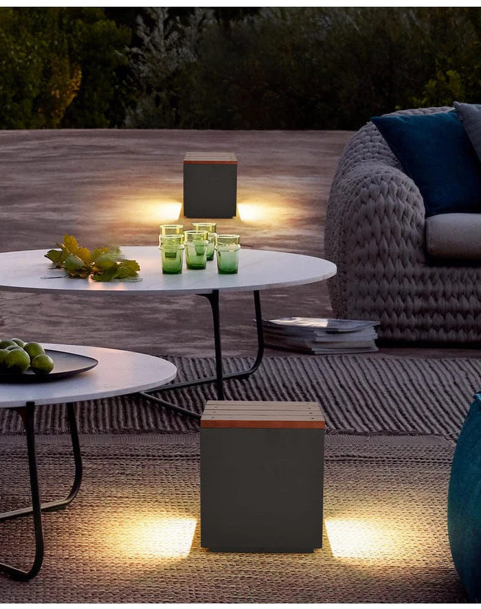 Cubed Spire Outdoor Light – Elegance and Versatility for Your Outdoor Spaces